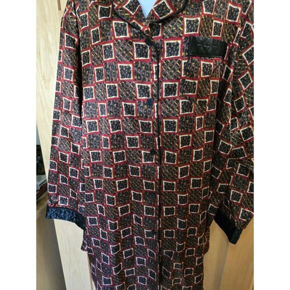 Vintage Geometric Print Satin Pajama Top With Quilted Collar & Pocket - Picture 6 of 11